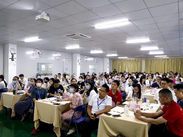 隆實(shí)想要不斷地進(jìn)步，就得活到老學(xué)到老